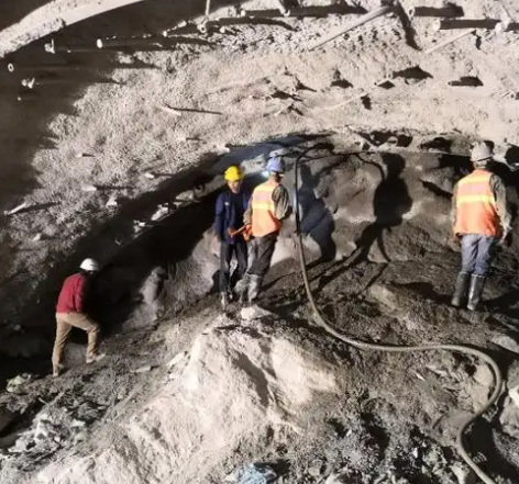 泸县拱顶带模注浆料的施工流程及注意事项